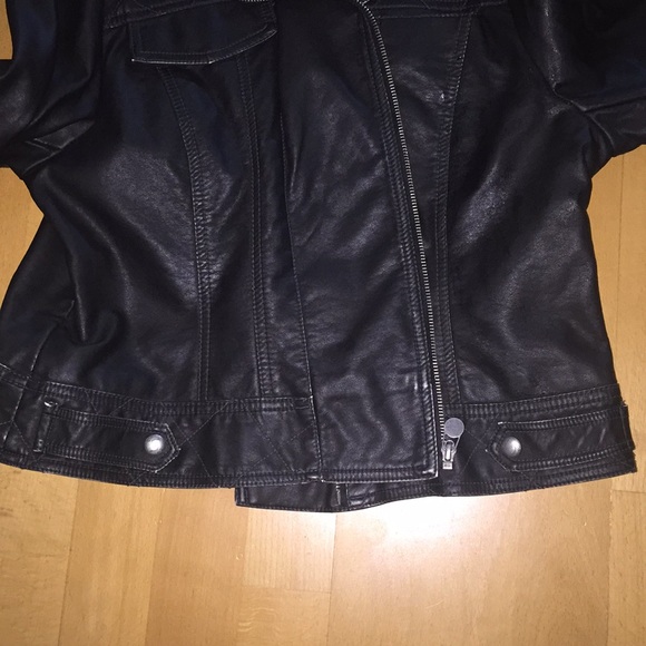 Distressed vegan leather jacket by Guess size XL - Picture 7 of 8
